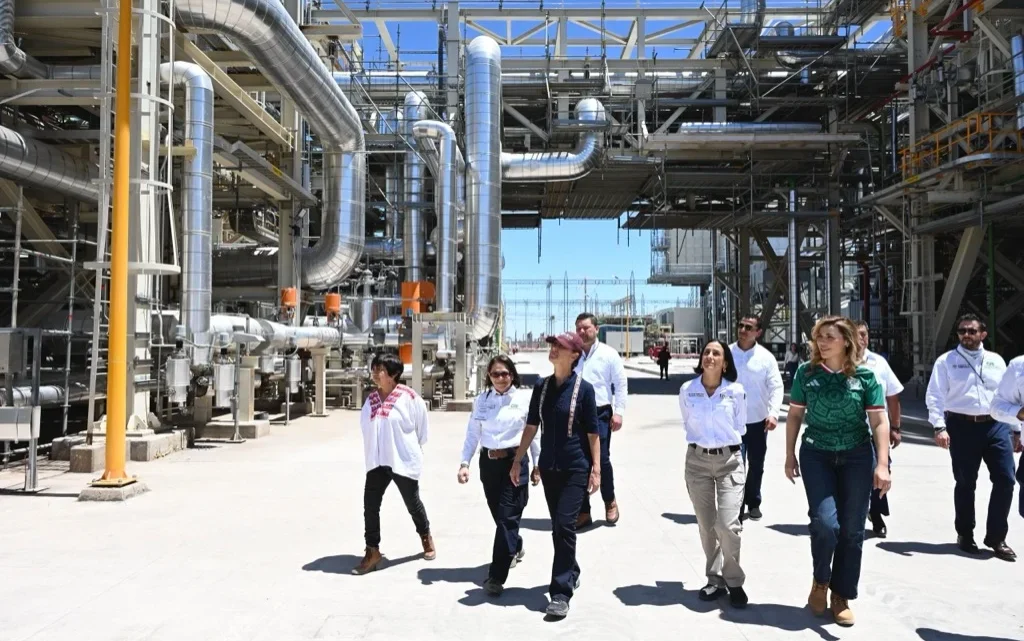 Presidenta Claudia Sheinbaum inaugura central de la CFE en Mexicali