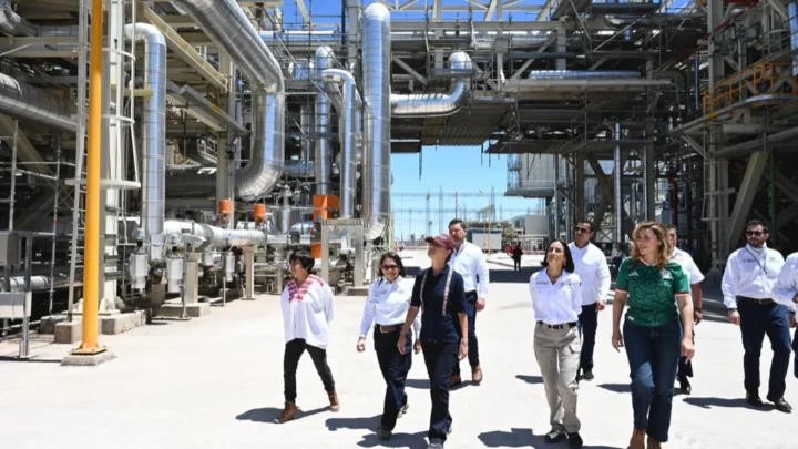 Presidenta Claudia Sheinbaum inaugura central de la CFE en Mexicali