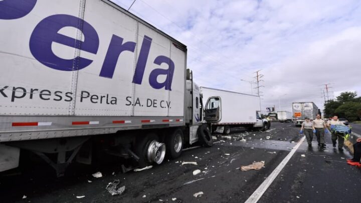 Carambola de seis vehículos deja cinco lesionados en carretera a Zapotlanejo