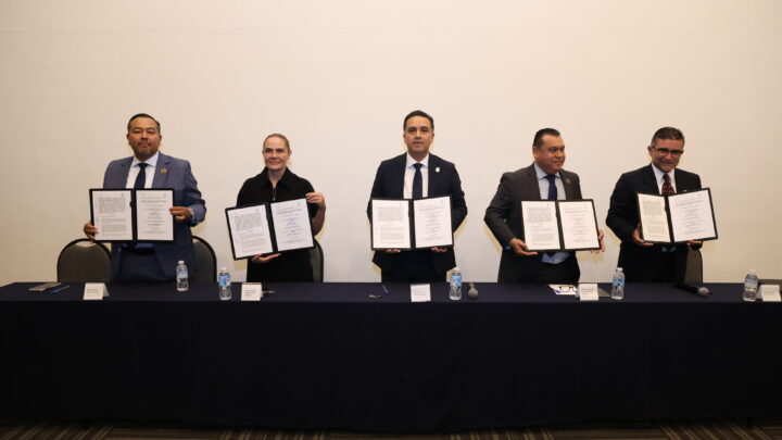 Firman SEGOB y AQA convenio para apoyar a personas en situación de vulnerabilidad