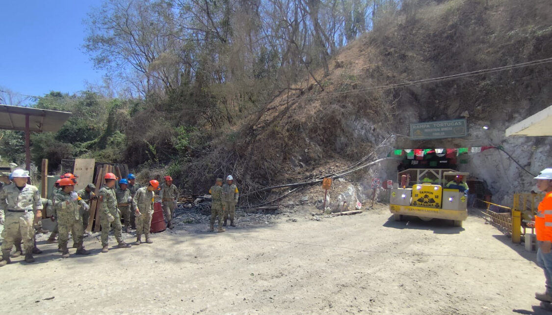 Rescatan con vida a segundo trabajador de la mina de Sinaloa tras 13 días de derrumbe; continúan dos atrapados