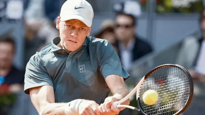 Jannik Sinner le gana a Bonzi en el Abierto de Madrid