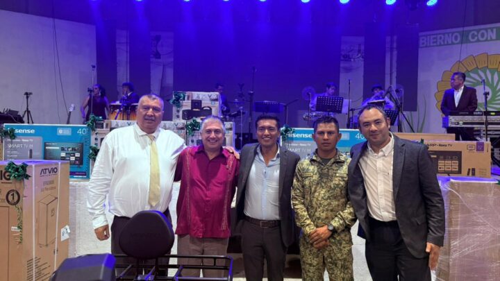 Sinuhé Piedragil celebró a los maestros en Tolimán