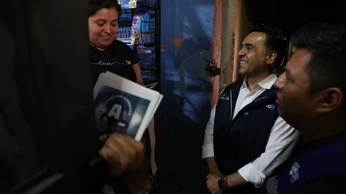 Supervisa Luis Nava obra de rehabilitación en cancha de futbol 5 en Huimilpan