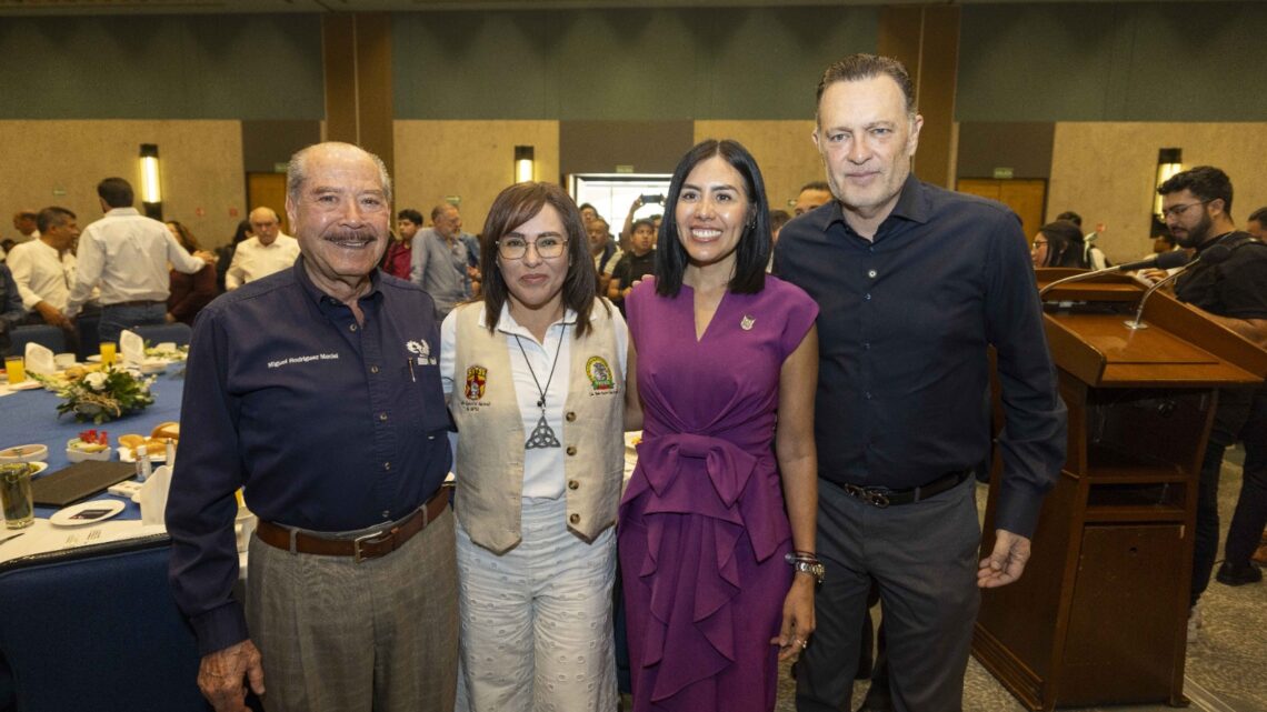 Galardonan a colaboradores en el Día del Trabajo