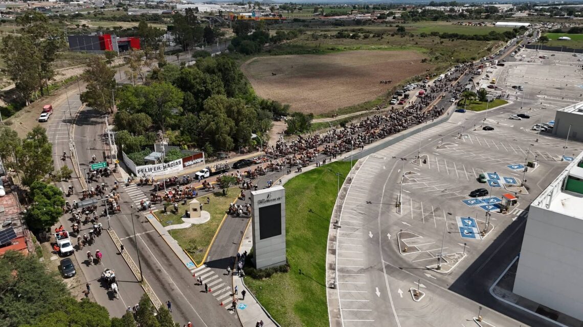 Con la Cabalgata de la Amistad, arrancó la Feria San Juan del Río 2026.