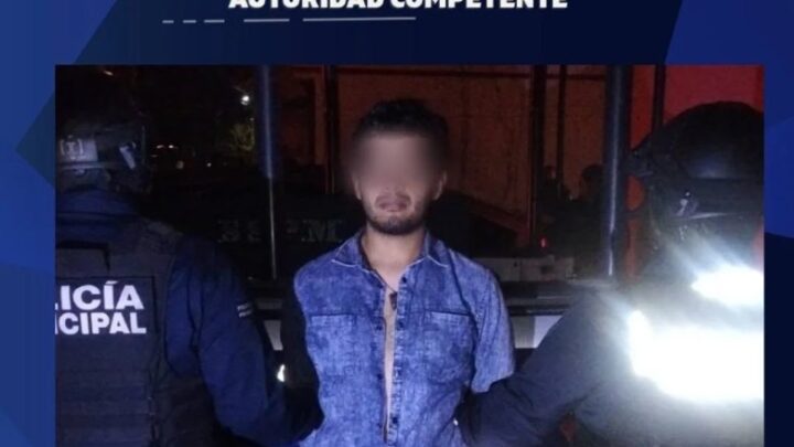 Detienen en San Juan del Río a hombre con réplica de arma en Jetta MK7
