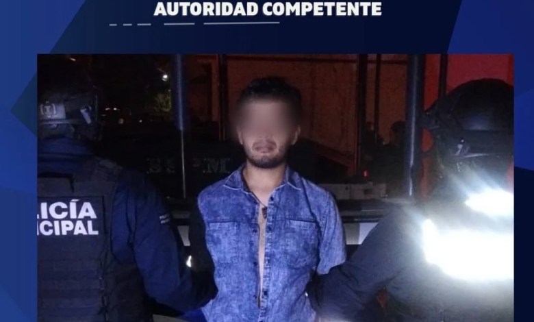 Detienen en San Juan del Río a hombre con réplica de arma en Jetta MK7