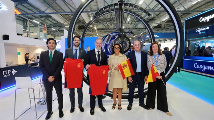 Promueve Marco Del Prete a Querétaro en la Feria Aeroespacial de Farnborough