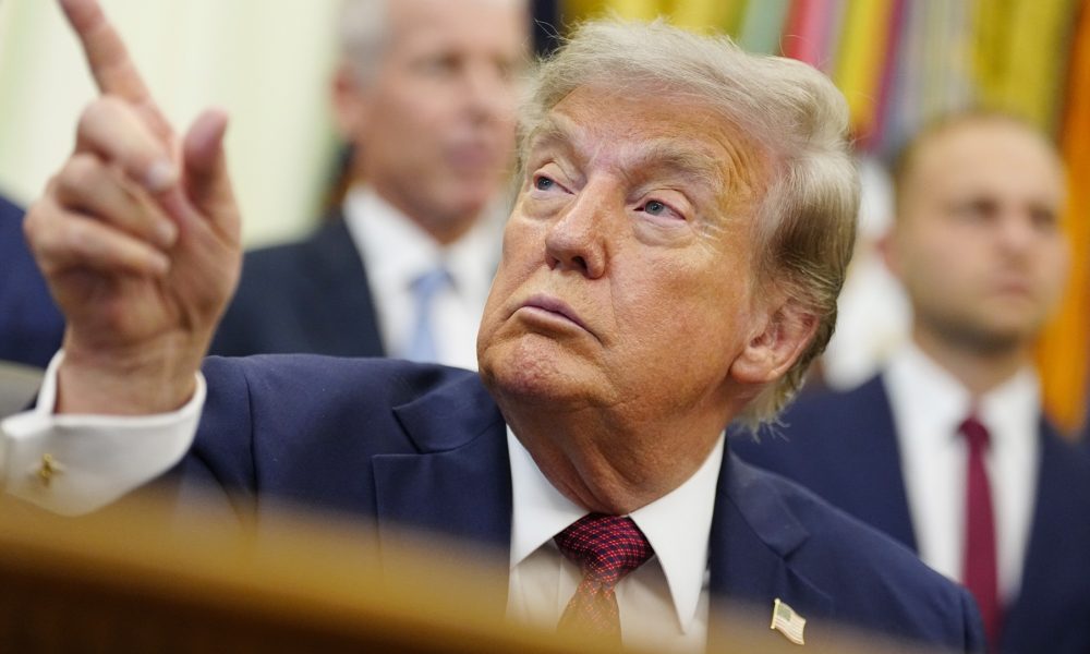 Trump amenaza con paliza a Irán en reacción a ataque a base de EU en Jordania