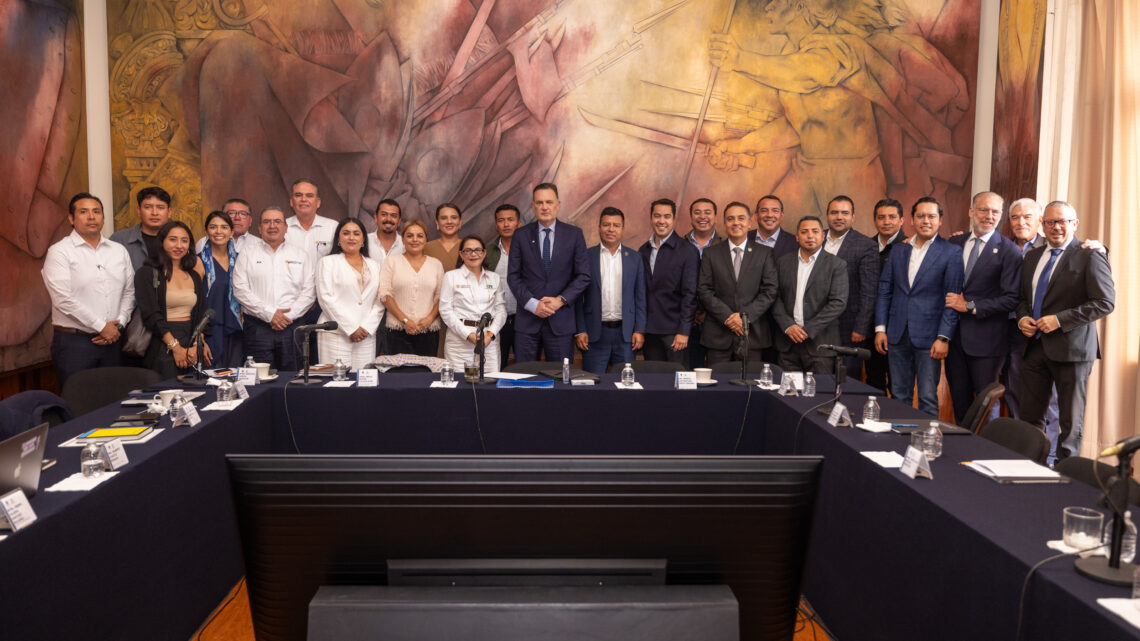 Sostiene Gobernador mesa de trabajo con titular de la CFE y presidentes municipales de la entidad