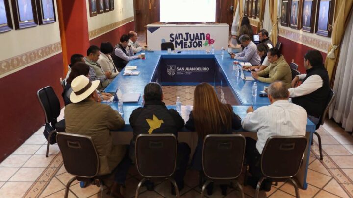 Roberto Cabrera Valencia, encabezó una reunión con el Gabinete Municipal las primeras horas de este lunes.