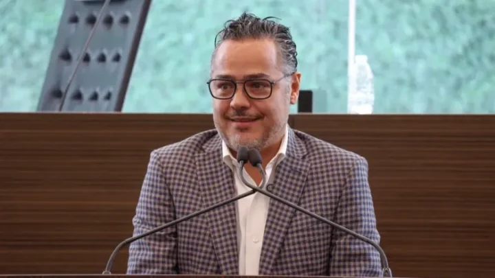 Enrique Correa exige solución a falta de energía en Querétaro