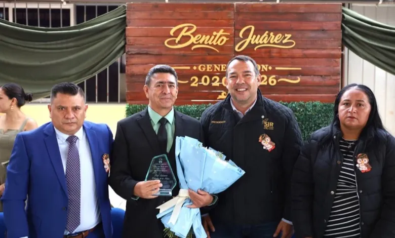 Roberto Cabrera asiste a graduaciones en primarias de San Cayetano y Laguna de Vaquerías