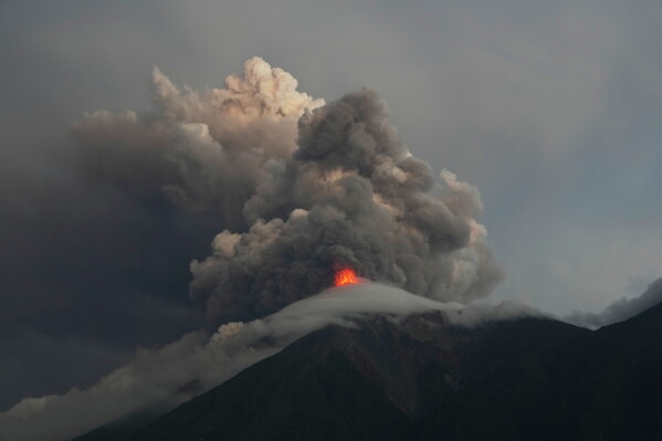 Guatemala en alerta por el incremento de actividad en el Volcán de Fuego