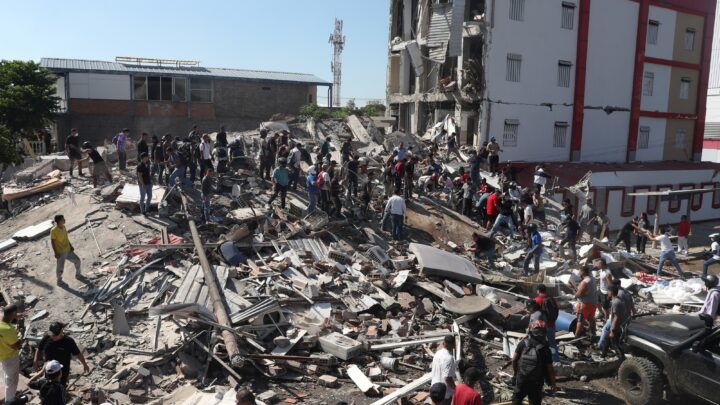 Reportan al menos 20 muertos y seis aeropuertos dañados tras temblor de magnitud 7.4 en Colombia