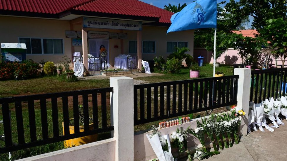Policía asesina a tiros a su esposa en una guardería de Tailandia en medio de reformas sobre armas