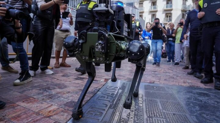 Desde paracaidistas hasta un perro robot participarán en Desfile del 16 de Septiembre