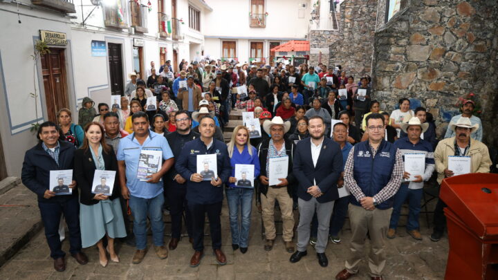 Otorga Gobierno de Querétaro certeza jurídica a familias de municipios serranos