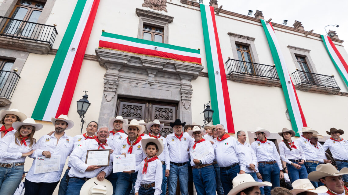 Rememora Gobernador hazaña de Ignacio Pérez con Cabalgata que llevó a Queretaro a galopar a la historia