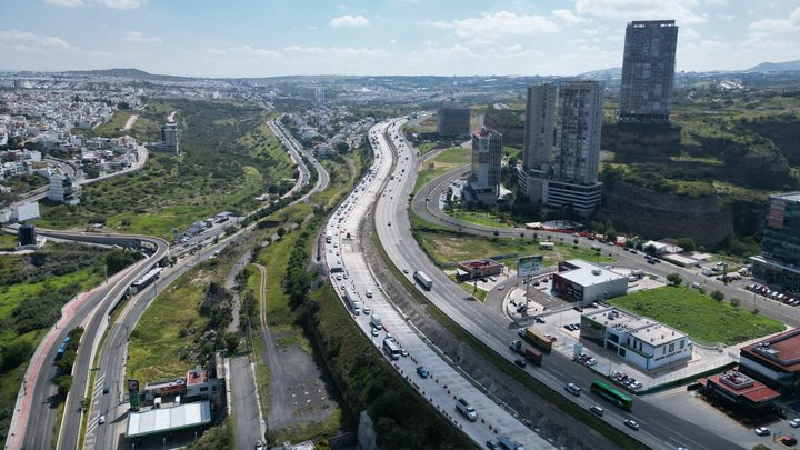 Reducen Qrobus y autos particulares tiempos de traslado en Prolongación Constituyentes
