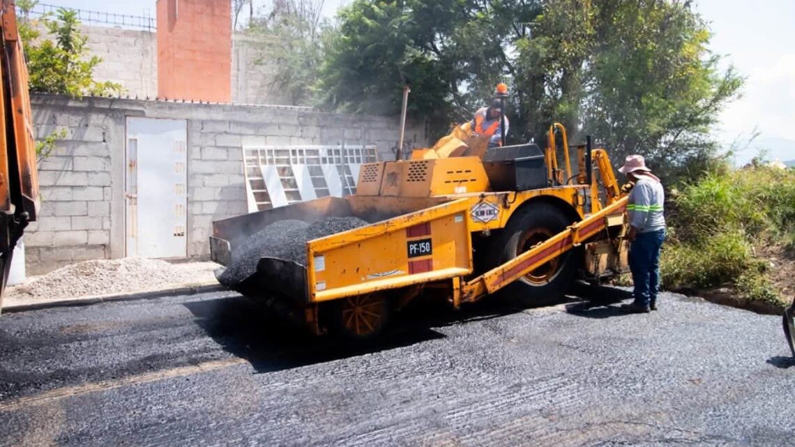 Gobierno Municipal continua con los trabajos de reencarpetado de la avenida La Esmeralda