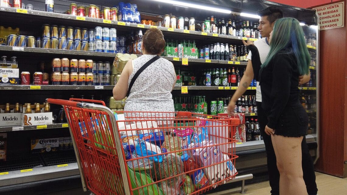 ¿Por qué piden aumentar el impuesto al alcohol?