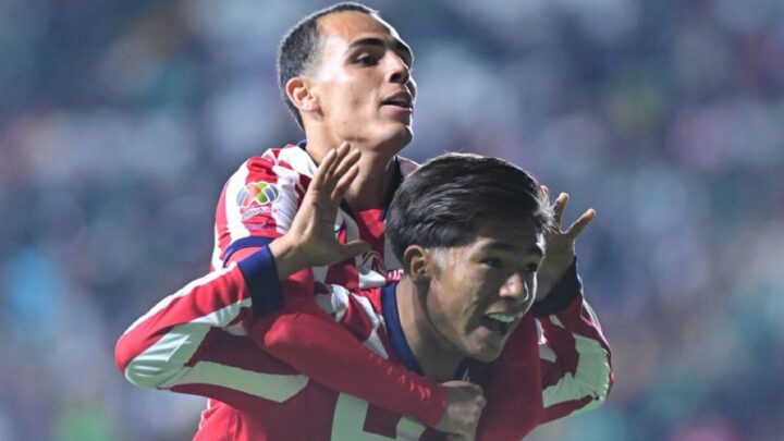 Hugo Camberos y Santiago Sandoval, los de Chivas ya saben cómo dañar al América