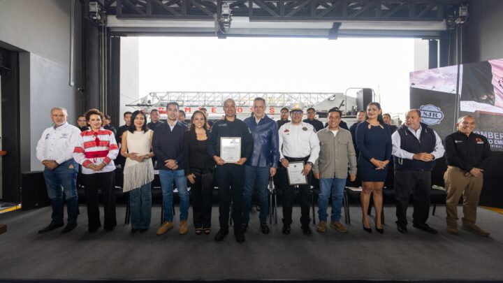 Reconoce Gobernador labor de Bomberos de San Juan del Río en defensa de Querétaro