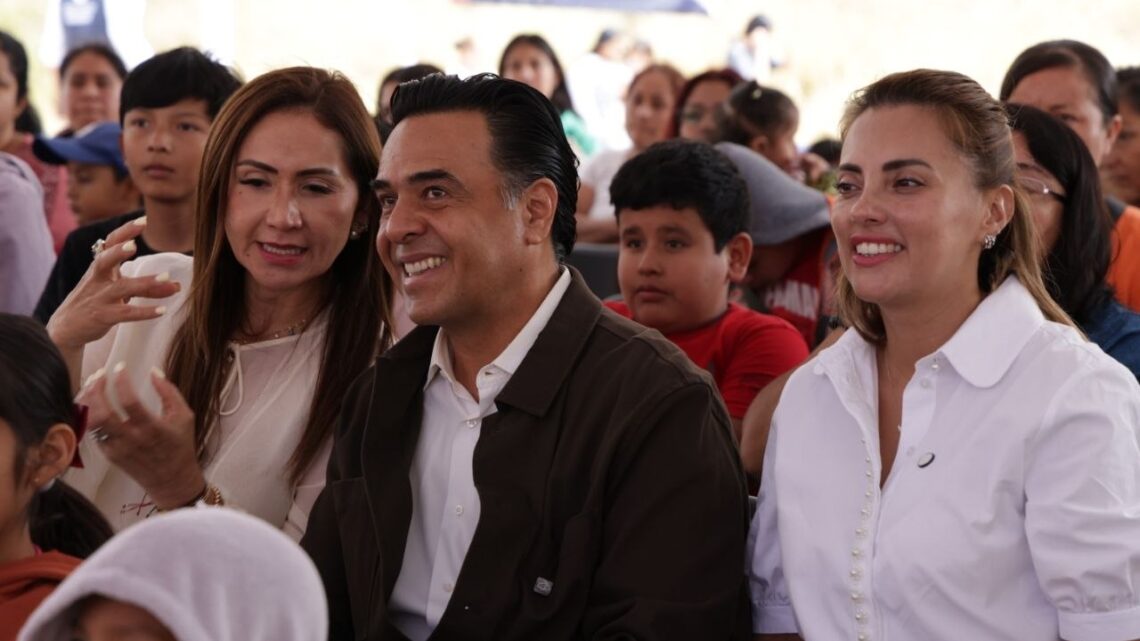 Lleva Luis Nava la estrategia Aquí Contigo a Menchaca para fortalecer la convivencia familiar