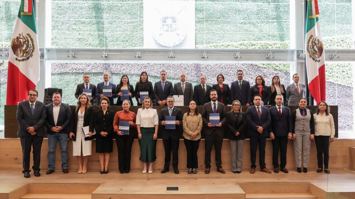 Recibe Mesa Directiva de la LXI Legislatura el Quinto Informe de actividades del Poder Ejecutivo