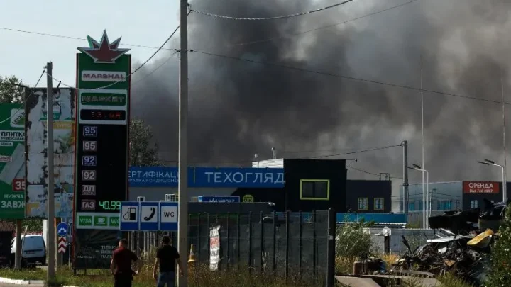 Rusia bombardea la capital de Ucrania con drones y misiles