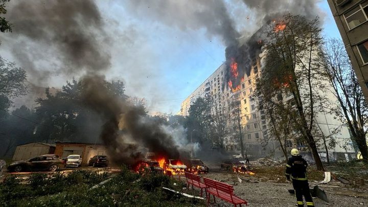 Nuevo bombardeo ruso masivo en Ucrania deja al menos 7 muertos: ‘Es el infierno’