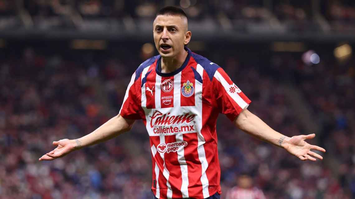 “El Piojo” Alvarado y su fidelidad a Chivas ante ofertas para salir del equipo