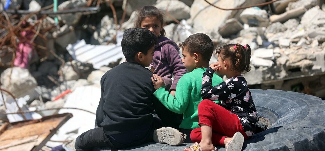 Ataque israelí al norte de Gaza mata a un matrimonio y a dos niñas
