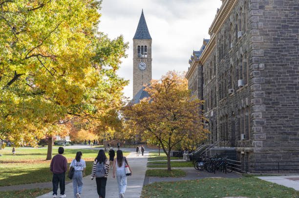 Investigan presunta agresión sexual grupal contra estudiante de la Universidad de Cornell