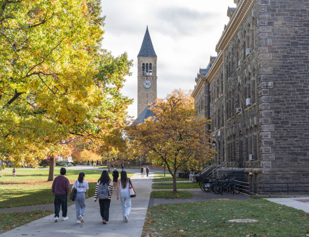 Investigan presunta agresión sexual grupal contra estudiante de la Universidad de Cornell