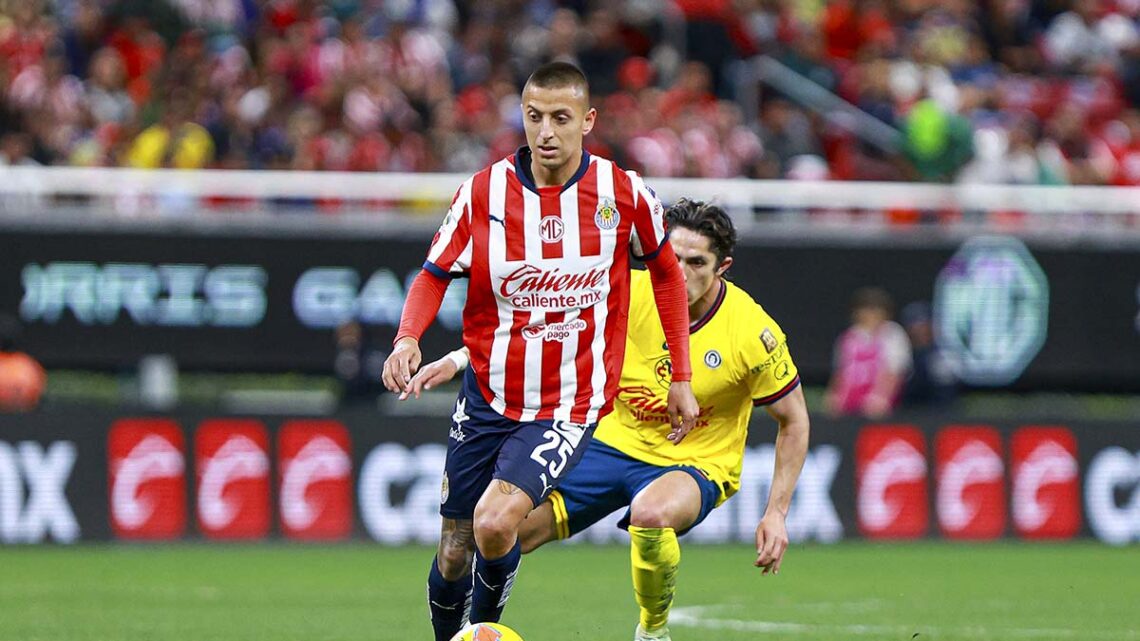 Roberto Alvarado busca establecer récord de goles por torneo con Chivas