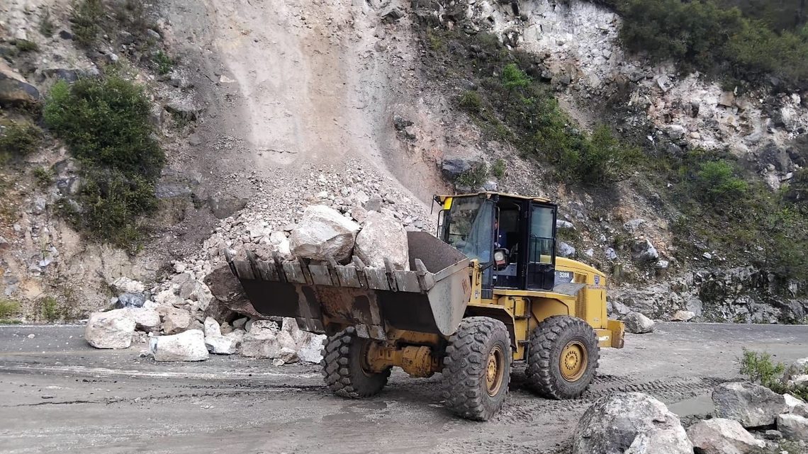 Atiende CEI contingencias en caminos de la Sierra Gorda y el semidesierto queretano