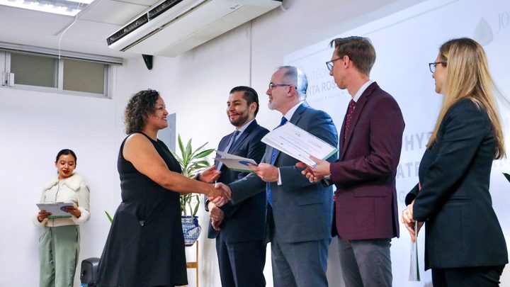 Certifican UP Santa Rosa y el Hospital Johns Hopkins a comunidad universitaria