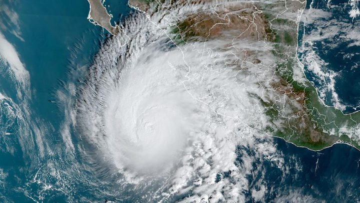 Huracán Trudy alcanza categoría 3 frente a las costas del Pacífico mexicano