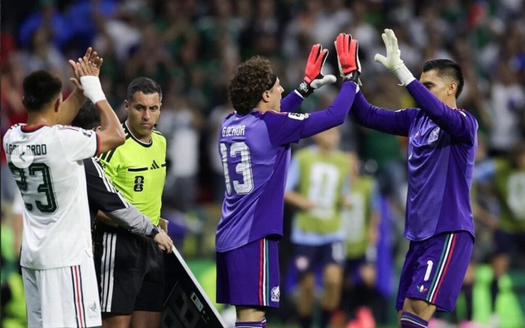 Guillermo Ochoa recibe un homenaje en Los Ángeles