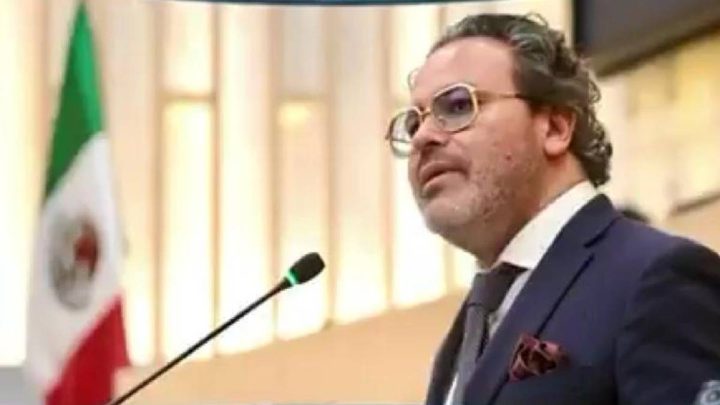 Diputado Roberto Zataráin Leal rinde cuentas ante un parlamento de extraterrestres creado con IA