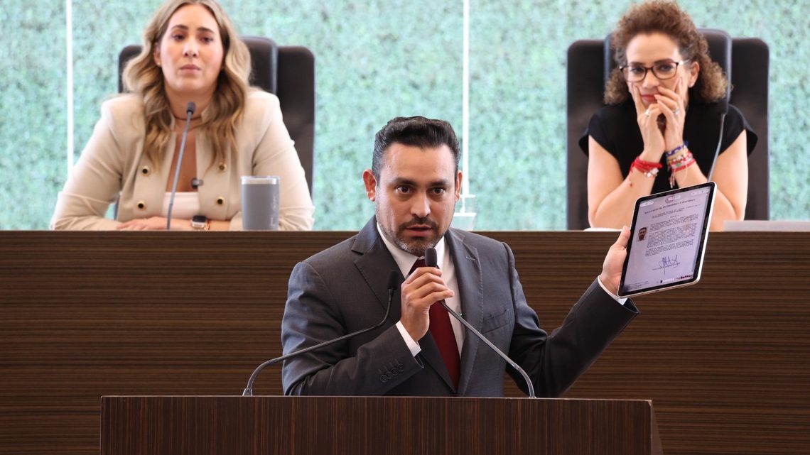 Homero Barrera defiende la soberanía nacional desde el Congreso de Querétaro
