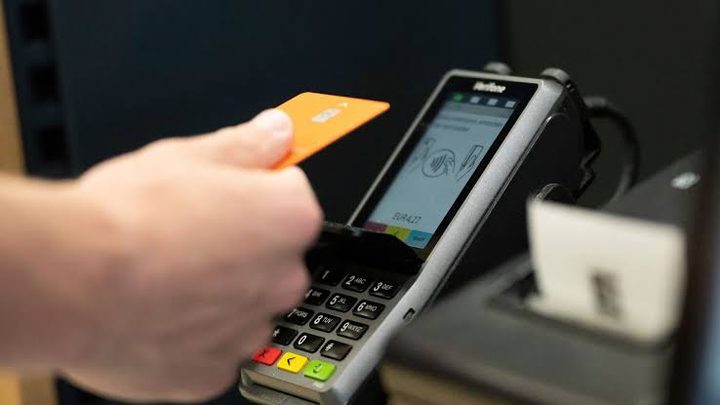Avanza ley para reducir el uso de efectivo
